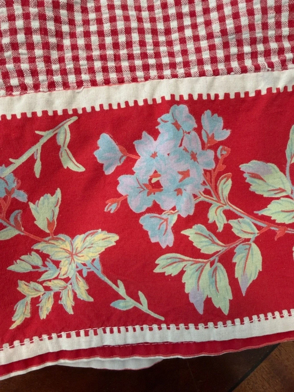 Vintage April Cornell Red Gingham Dragonfly Tablecloth Floral Hem & Four Napkins